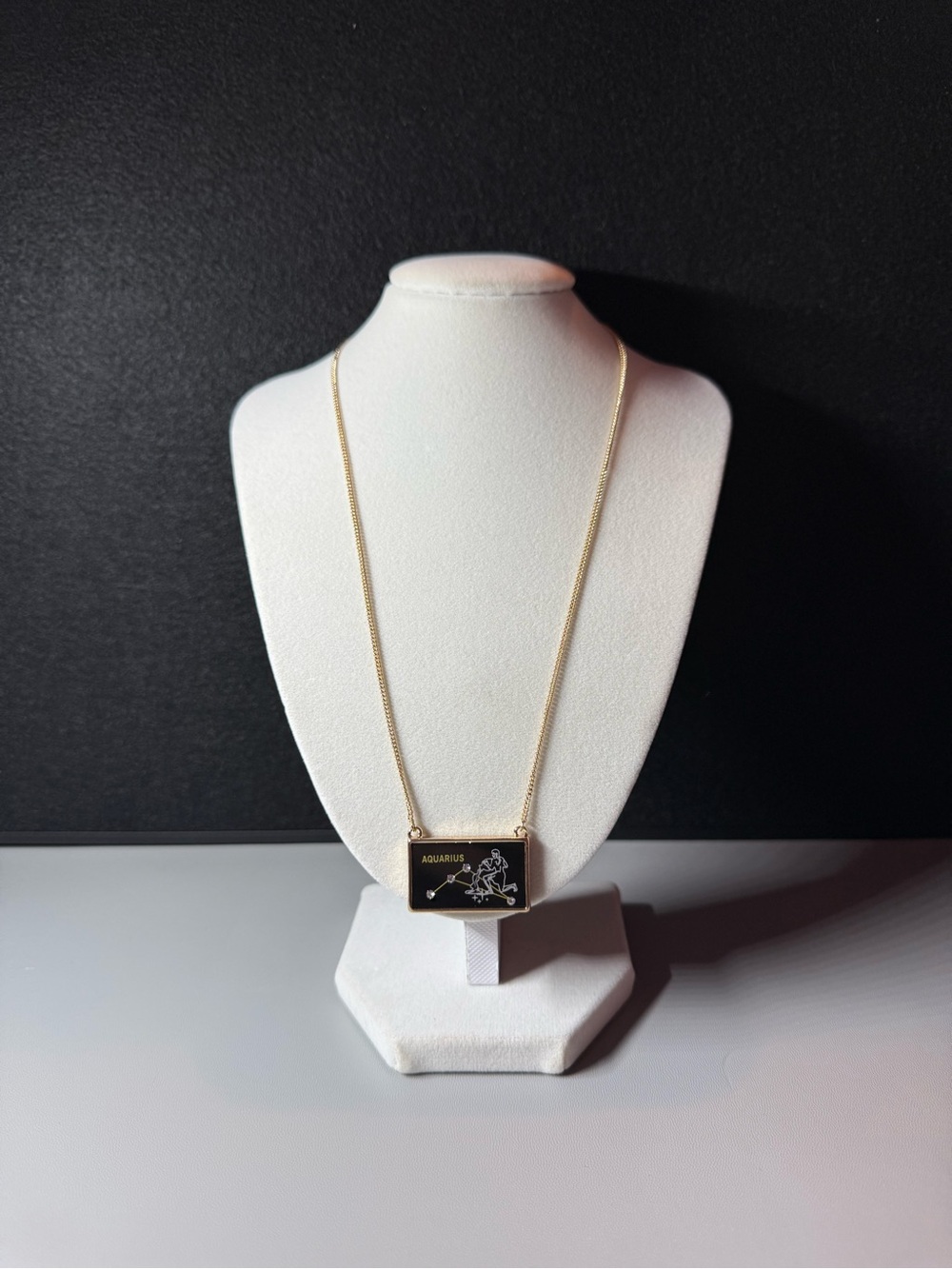 Aquarius Zodiac Constellation Pendant Necklace – Gold Tone & Black 🗽
